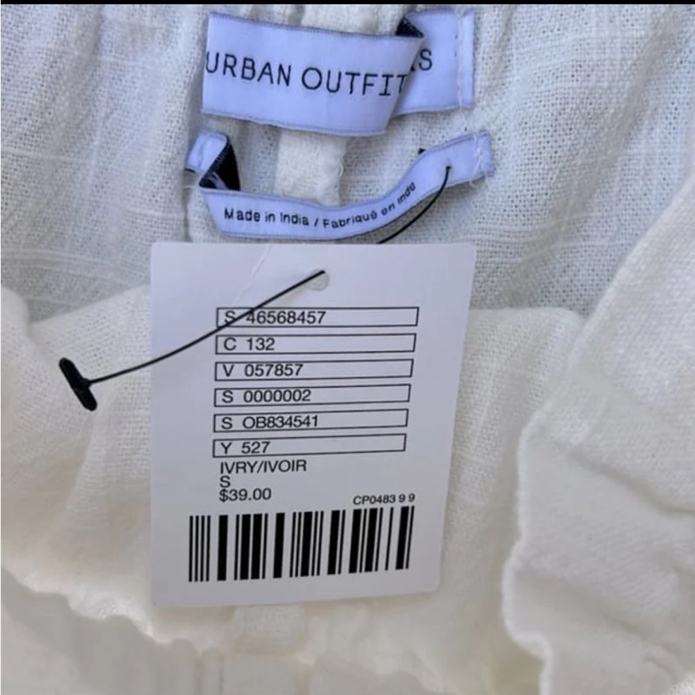 NWT Urban Outfitters Ivory Textured Cotton Elastic High-Waist Shorts Size Small - Picture 2 of 10